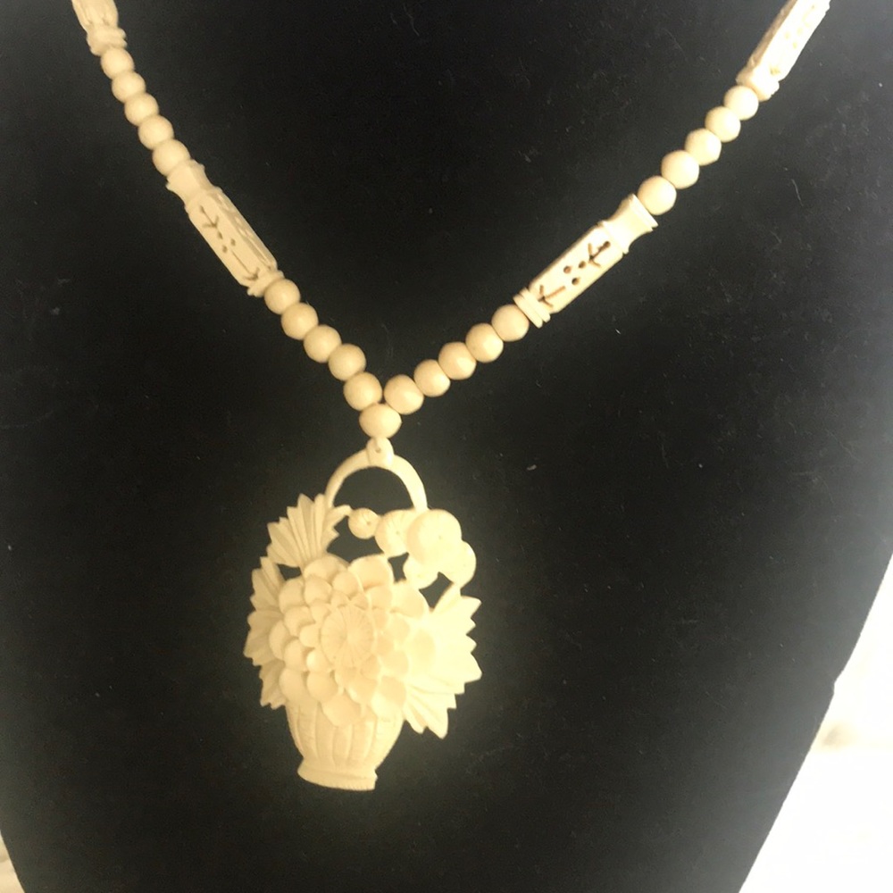 “VINTAGE” FLORAL BASKET” PENDANT Necklace. - Picture 5 of 16